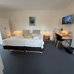 Skjoldbjerg Garnihotel Отель Ворбассе