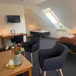 Skjoldbjerg Garnihotel Отель 3*